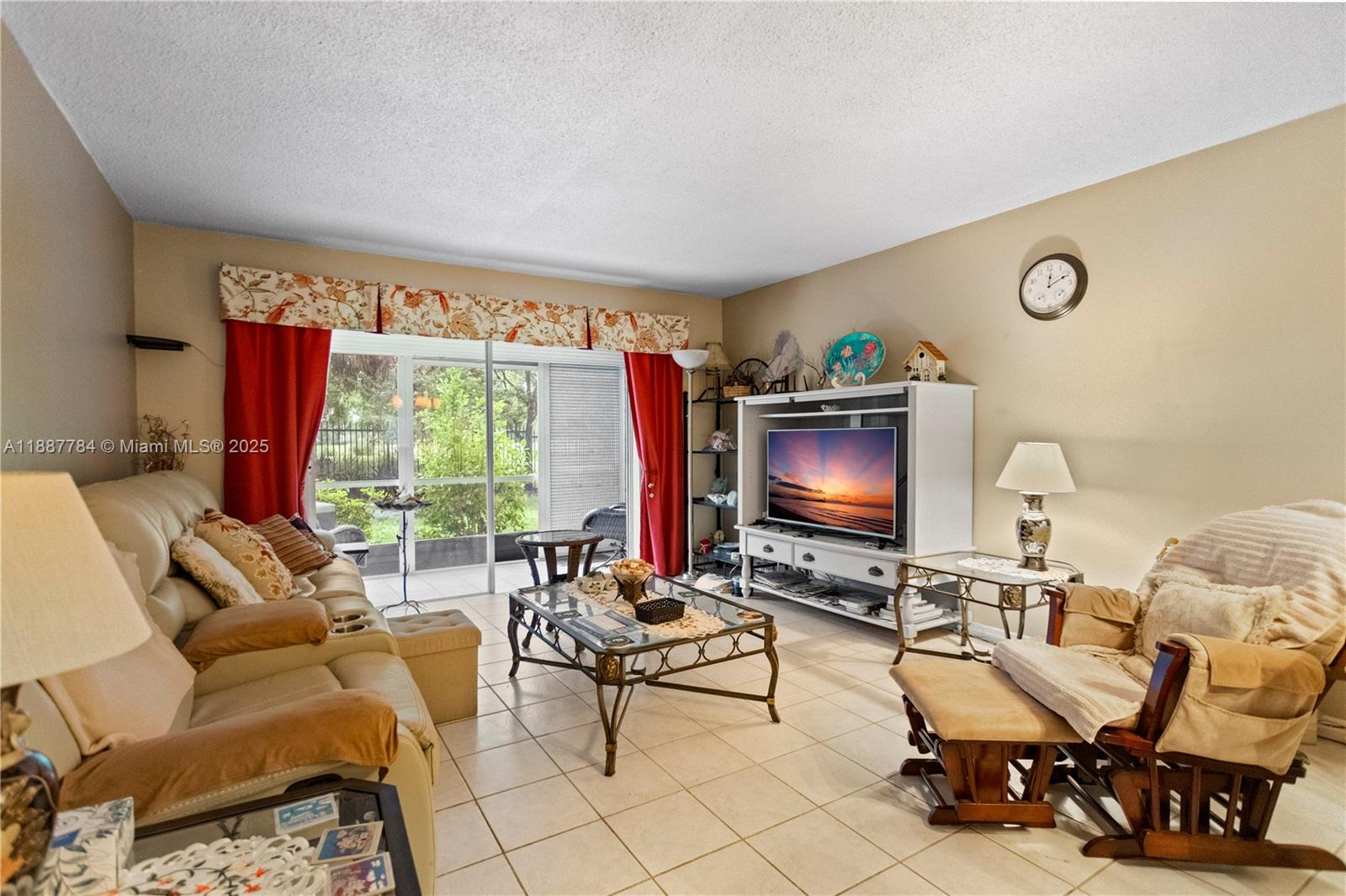 HILLCREST COUNTRY CLUB AP - Residential