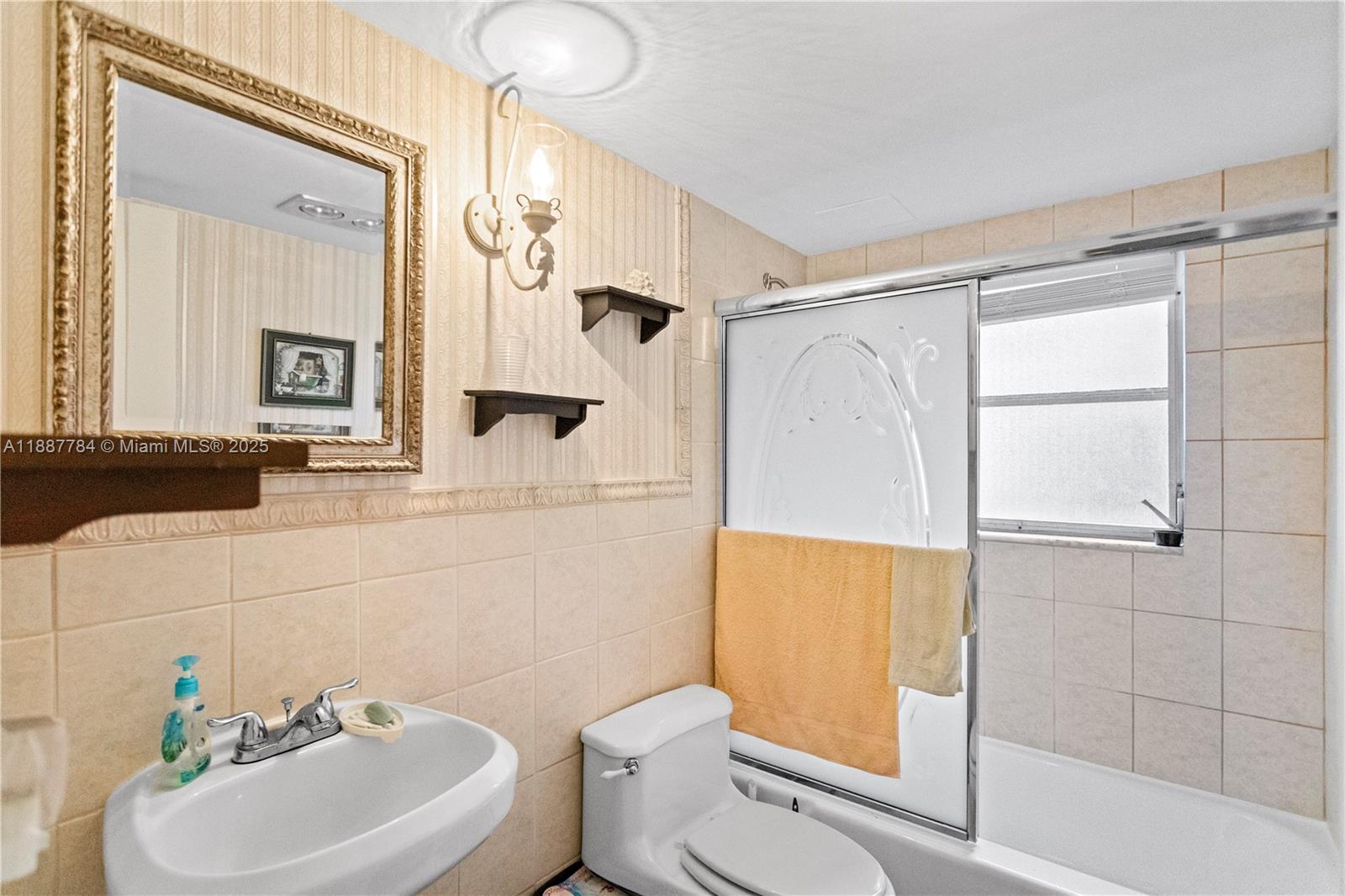 HILLCREST COUNTRY CLUB AP - Residential