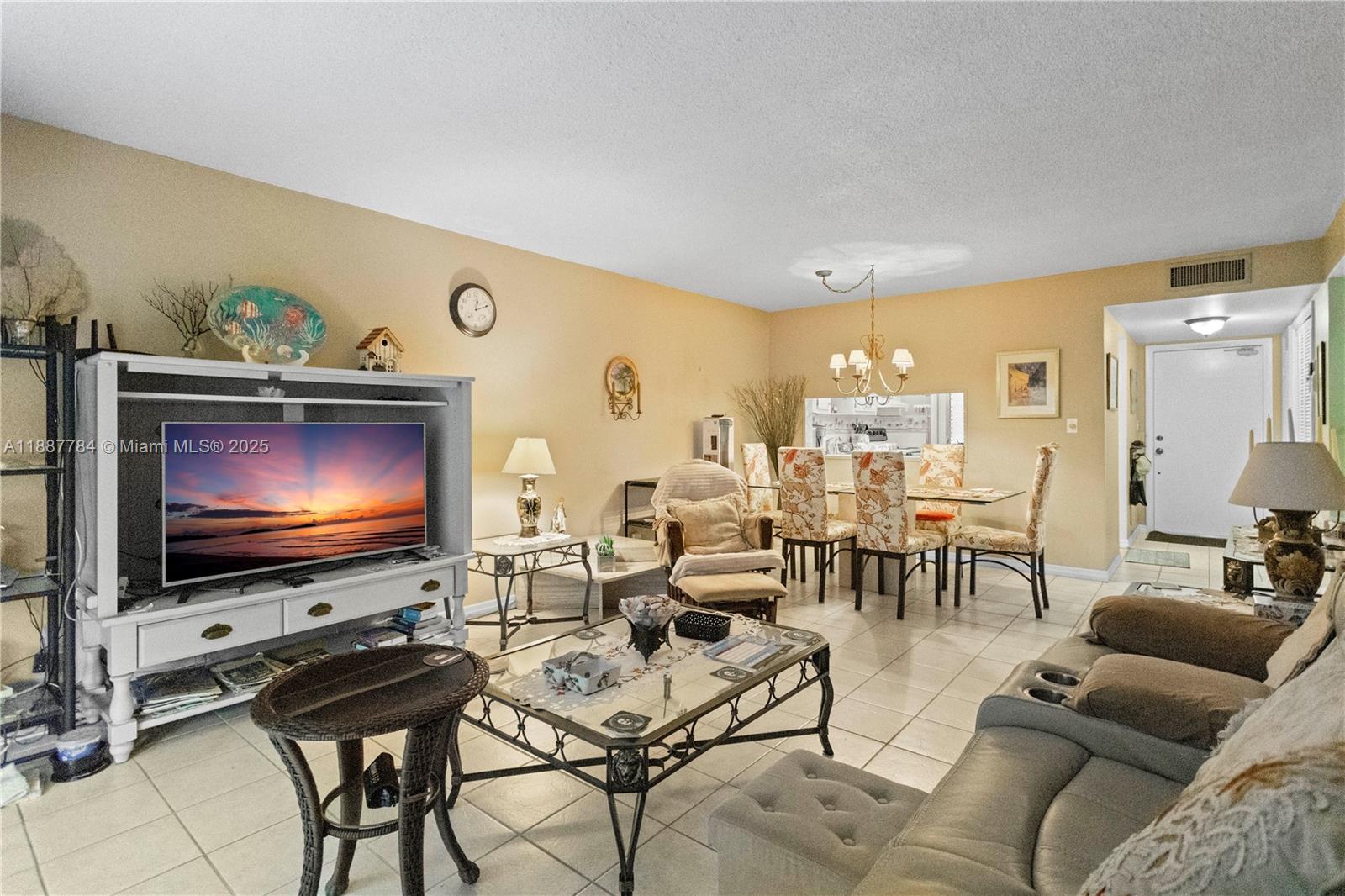 HILLCREST COUNTRY CLUB AP - Residential