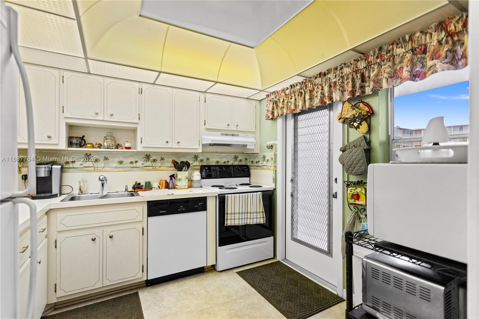 HILLCREST COUNTRY CLUB AP - Residential