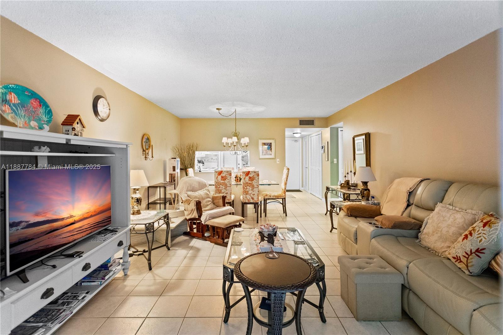 HILLCREST COUNTRY CLUB AP - Residential