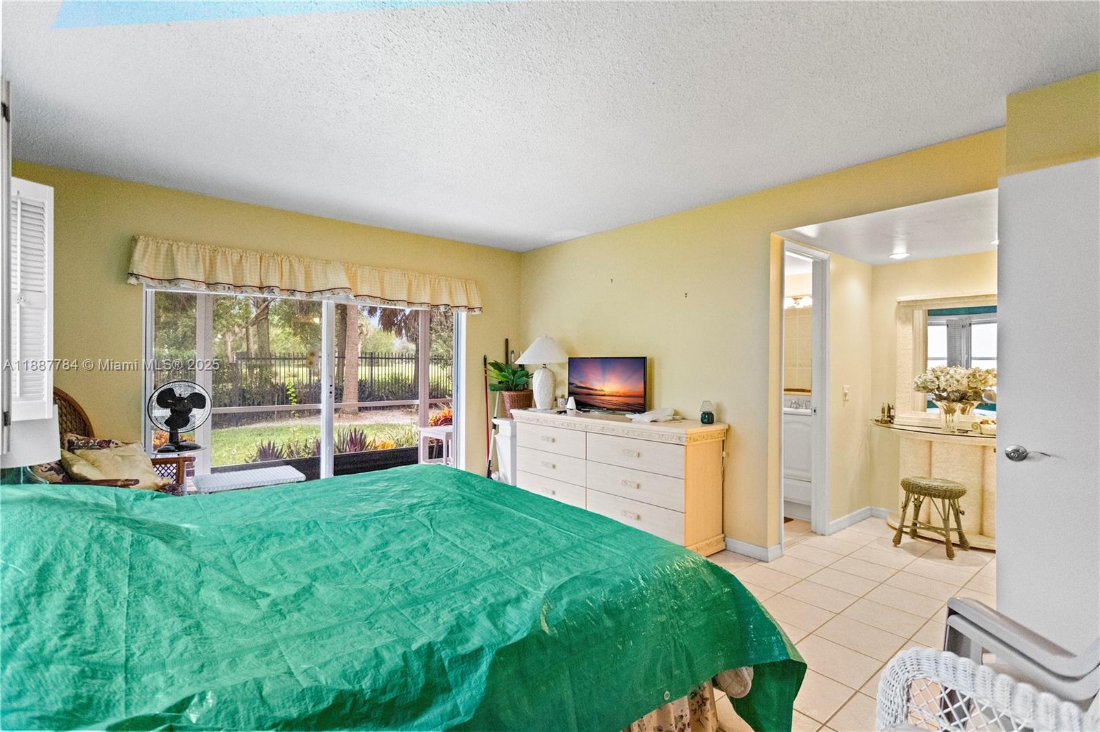 HILLCREST COUNTRY CLUB AP - Residential