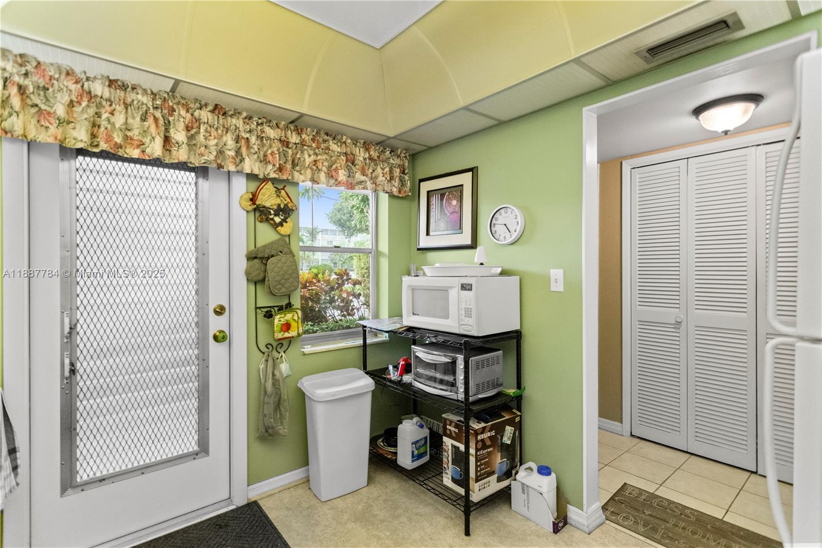 HILLCREST COUNTRY CLUB AP - Residential