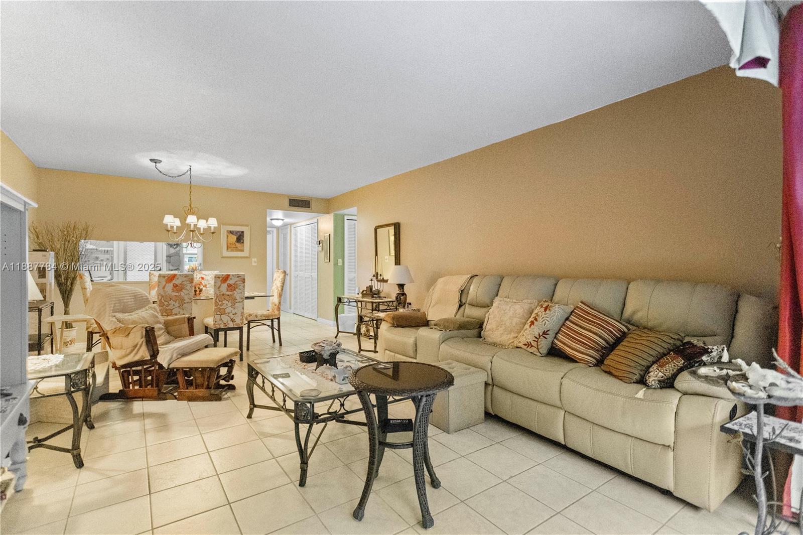 HILLCREST COUNTRY CLUB AP - Residential