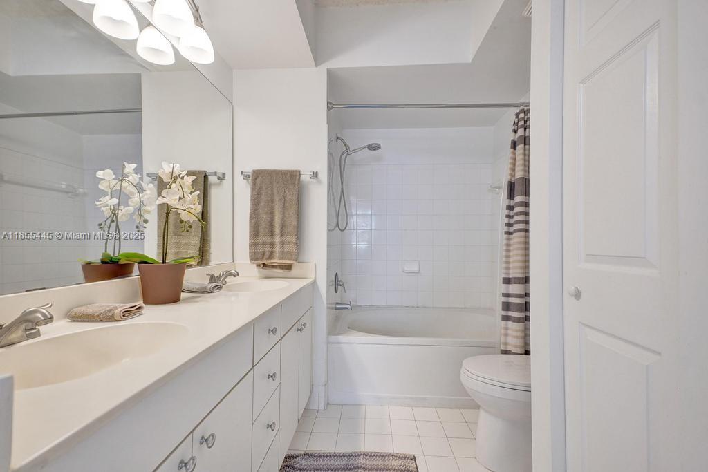 PORTO BELLAGIO CONDO - Residential