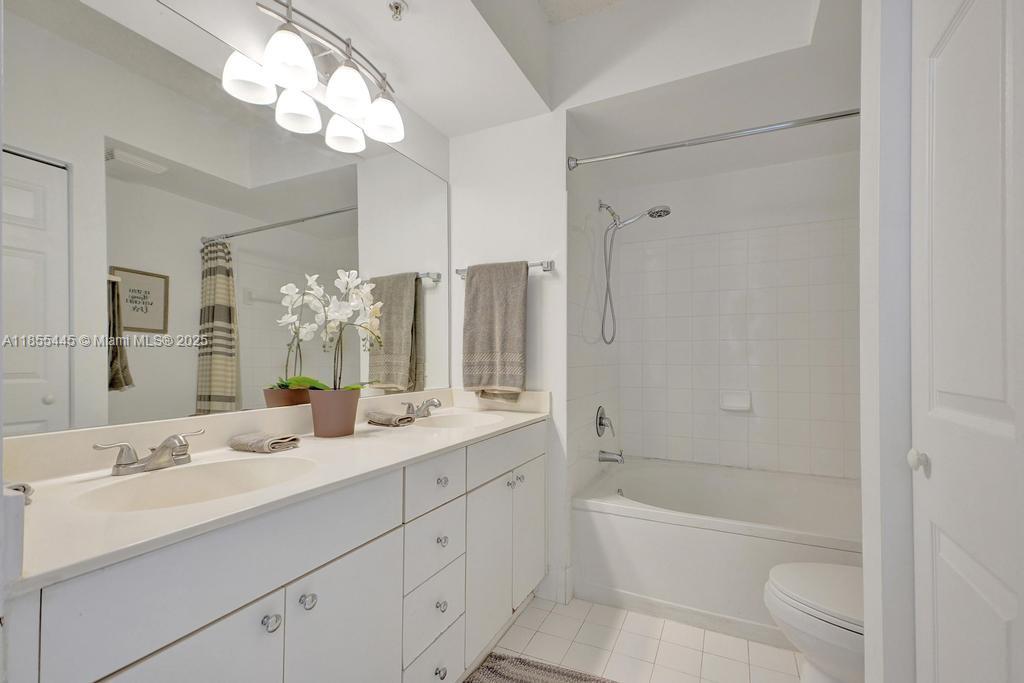 PORTO BELLAGIO CONDO - Residential