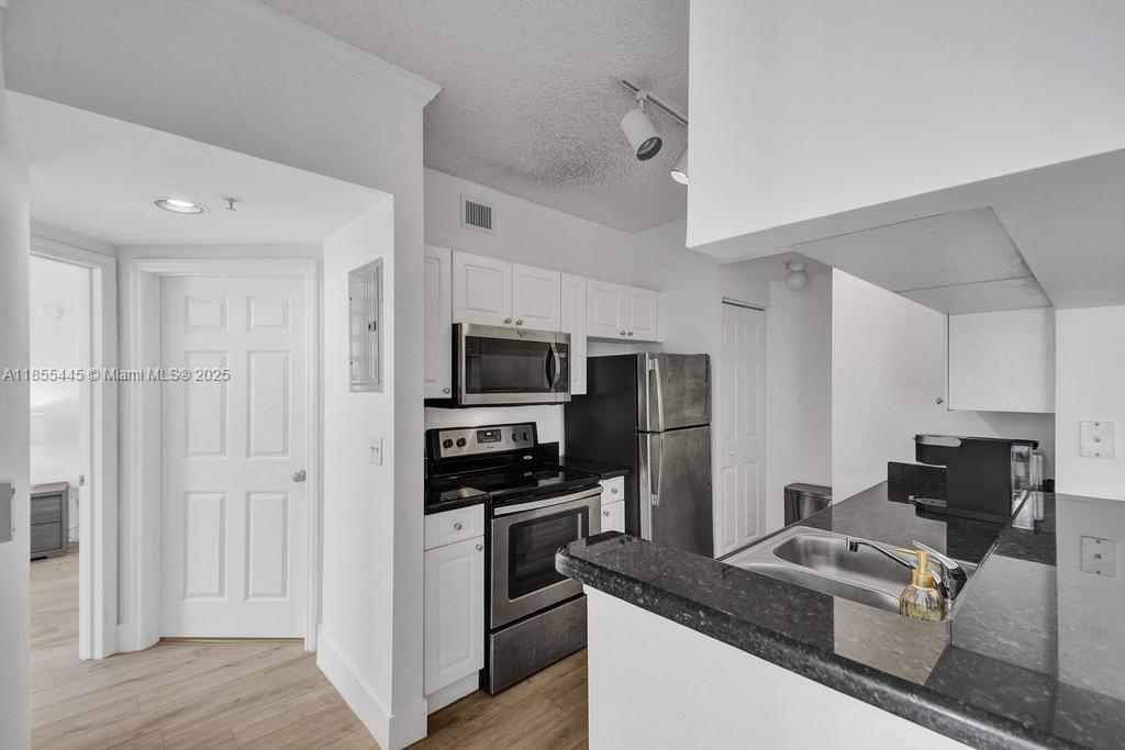 PORTO BELLAGIO CONDO - Residential