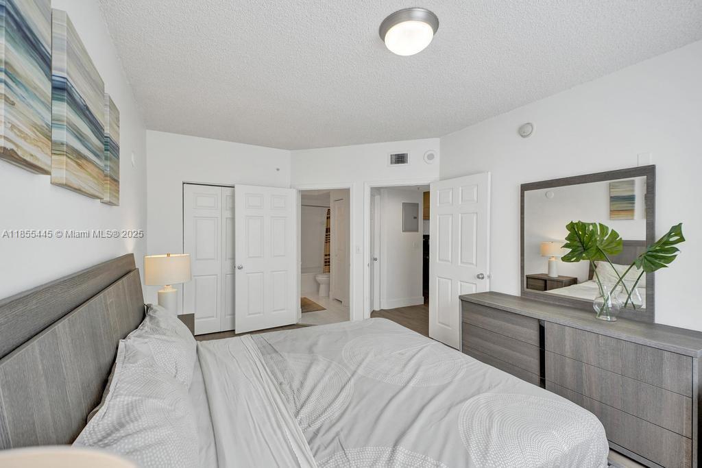 PORTO BELLAGIO CONDO - Residential