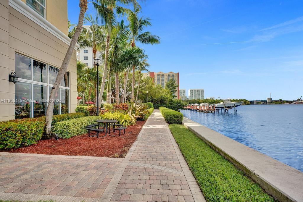 PORTO BELLAGIO CONDO - Residential