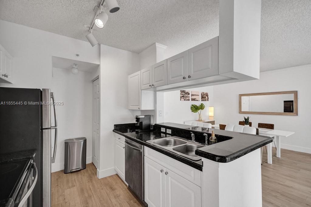 PORTO BELLAGIO CONDO - Residential