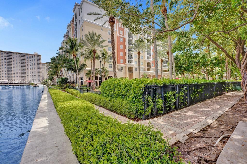 PORTO BELLAGIO CONDO - Residential