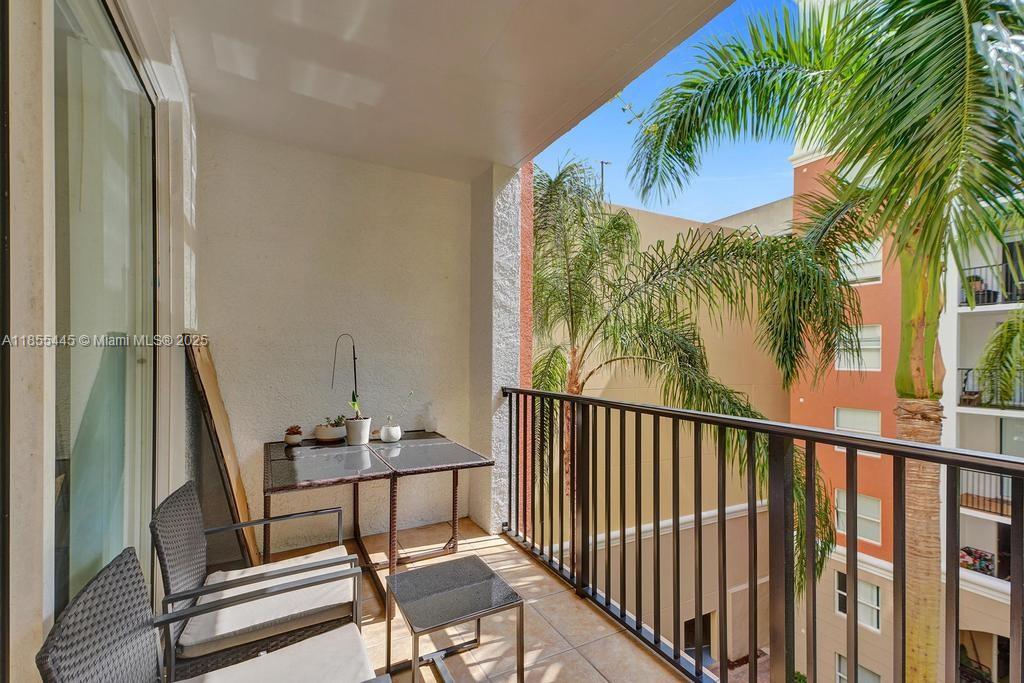 PORTO BELLAGIO CONDO - Residential