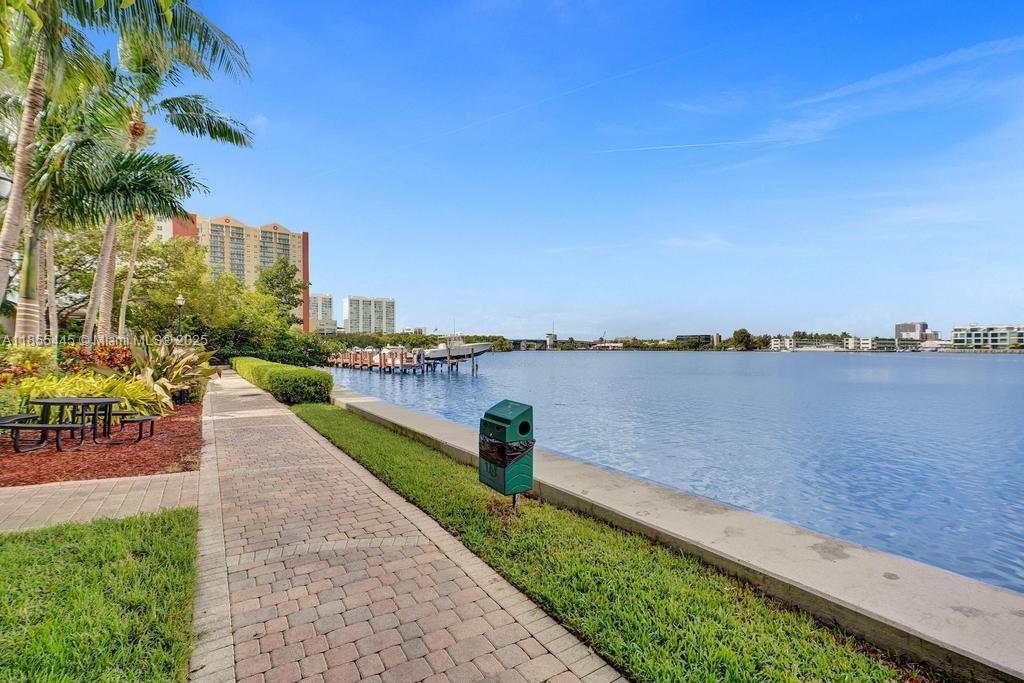 PORTO BELLAGIO CONDO - Residential