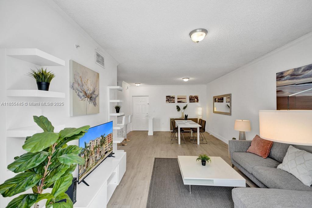 PORTO BELLAGIO CONDO - Residential