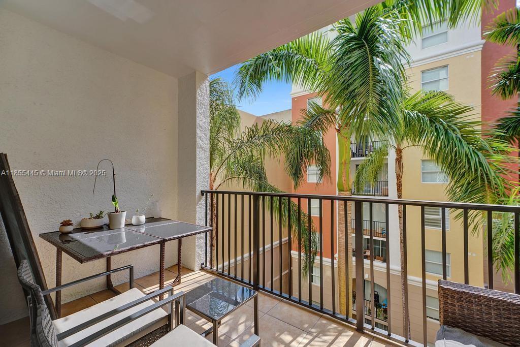 PORTO BELLAGIO CONDO - Residential