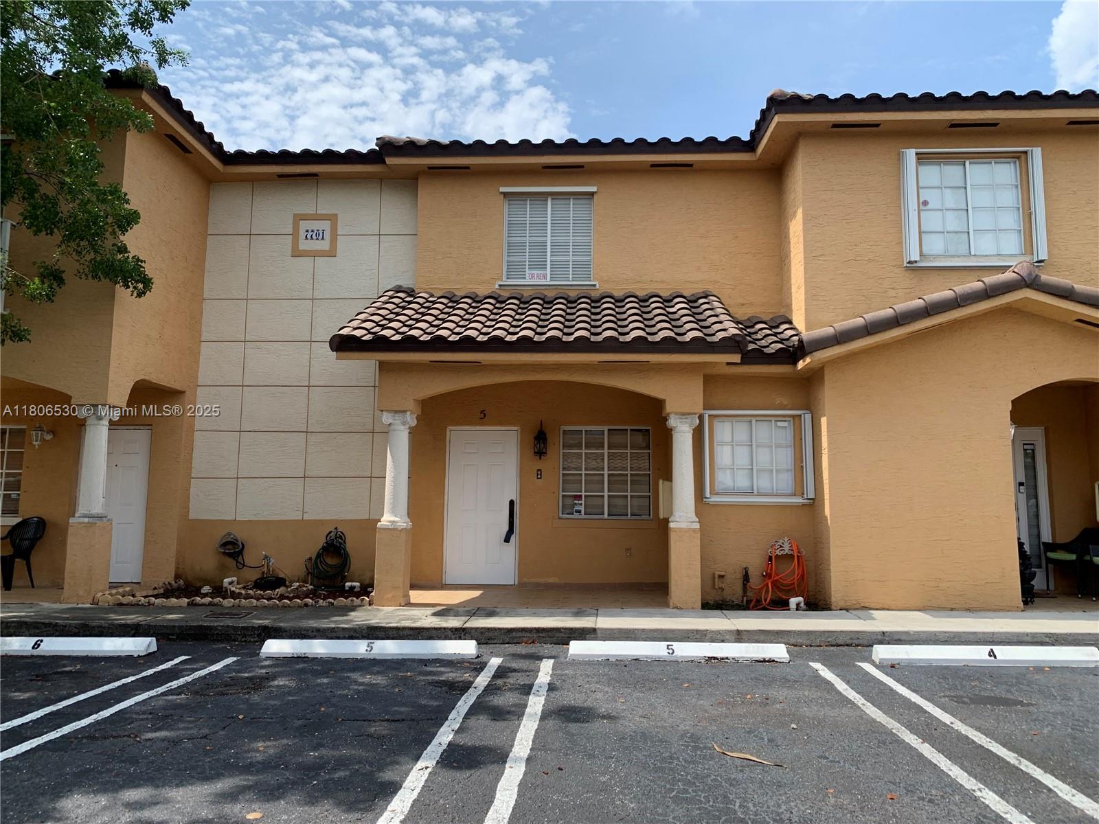 Rental Property at 7701 W 36th Ave 5, Hialeah, Miami-Dade County, Florida - Bedrooms: 2 
Bathrooms: 3  - $2,600 MO.