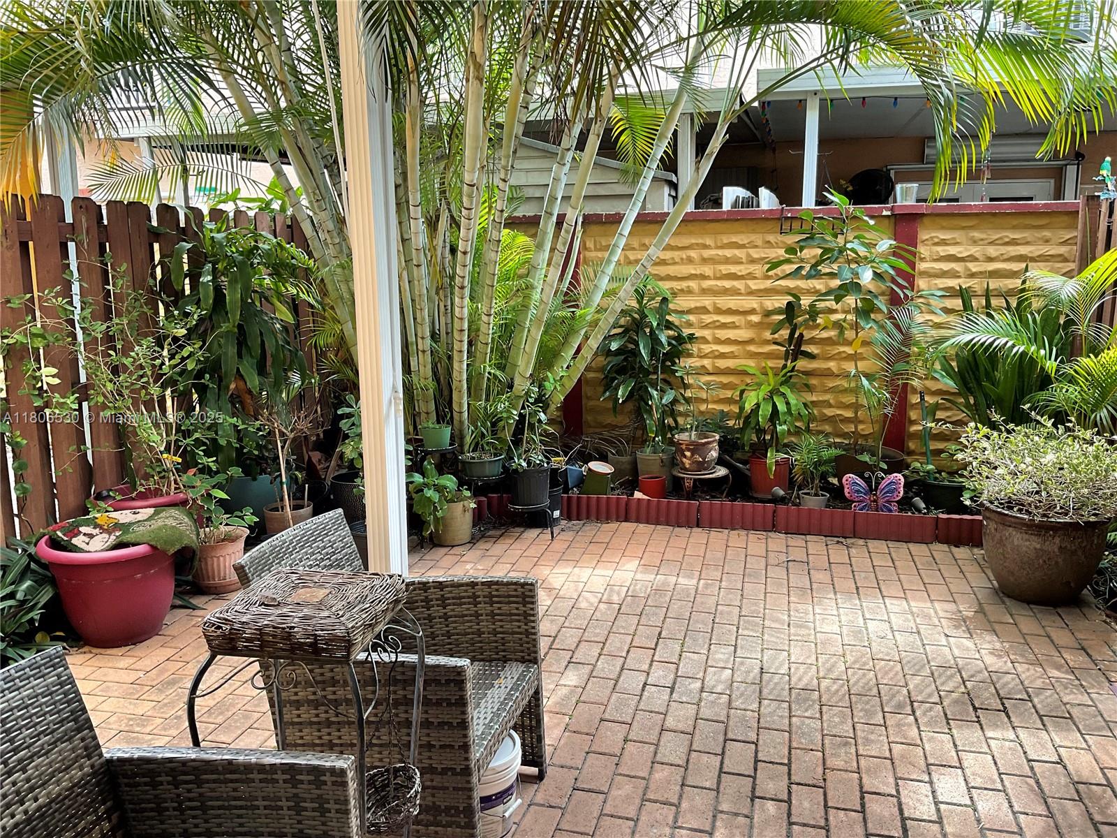 Rental Property at 7701 W 36th Ave 5, Hialeah, Miami-Dade County, Florida - Bedrooms: 2 
Bathrooms: 3  - $2,600 MO.