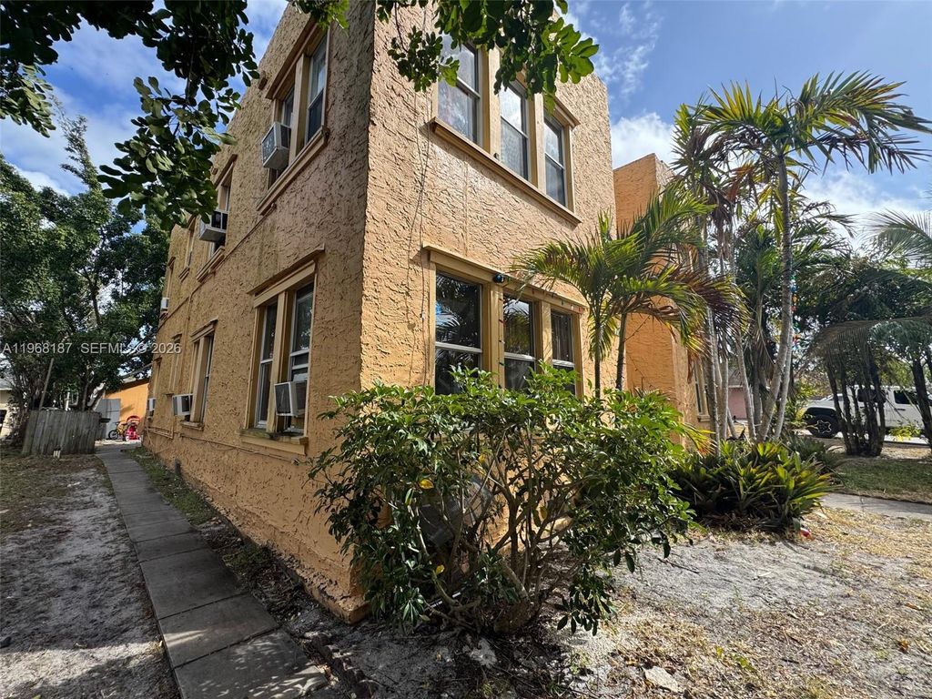 Photo of 110 S B St, Lake Worth, FL 33460 (MLS # A11968187)