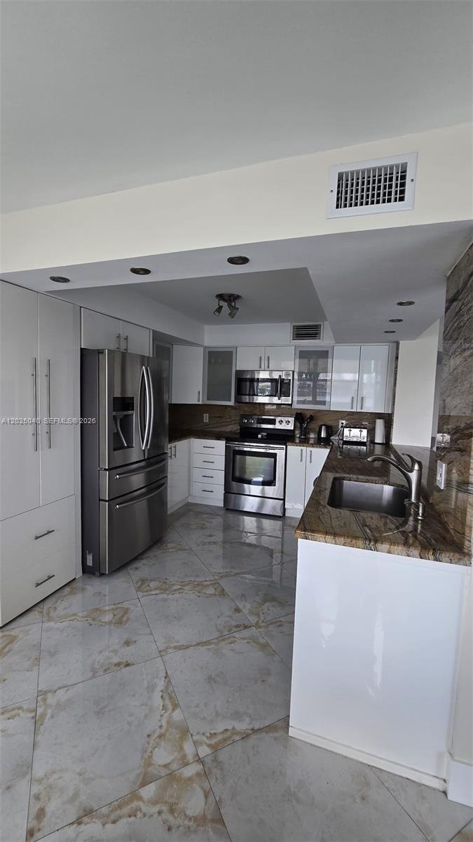 REEF EAST CONDO - Residential