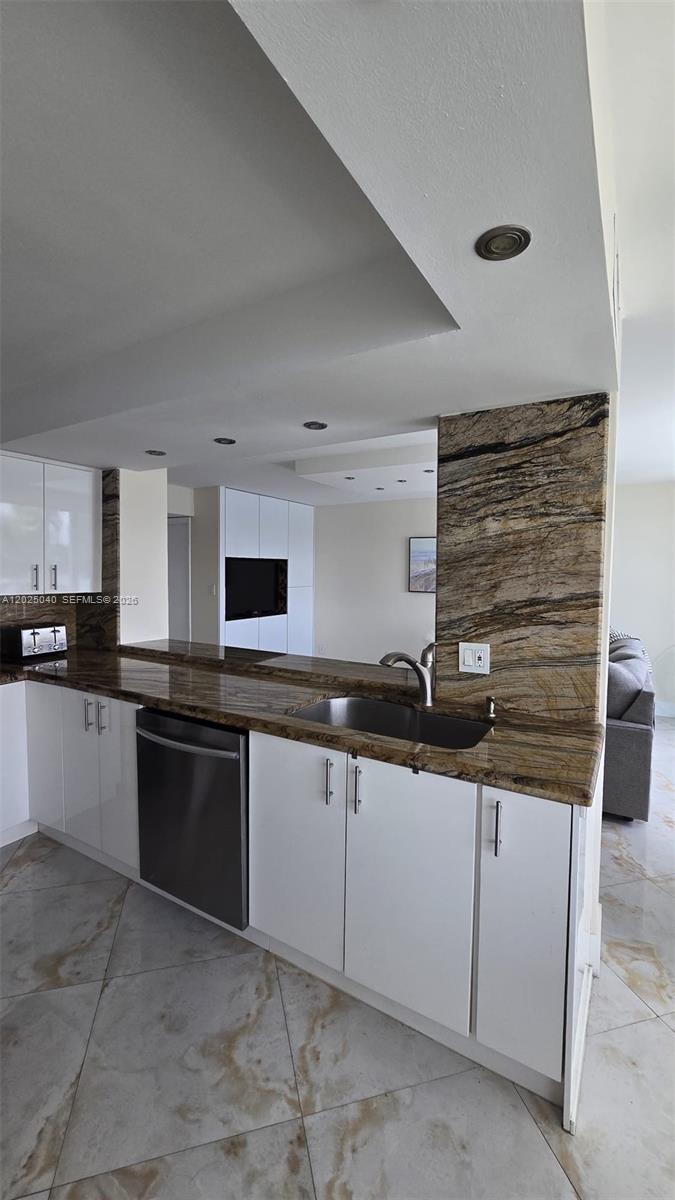 REEF EAST CONDO - Residential