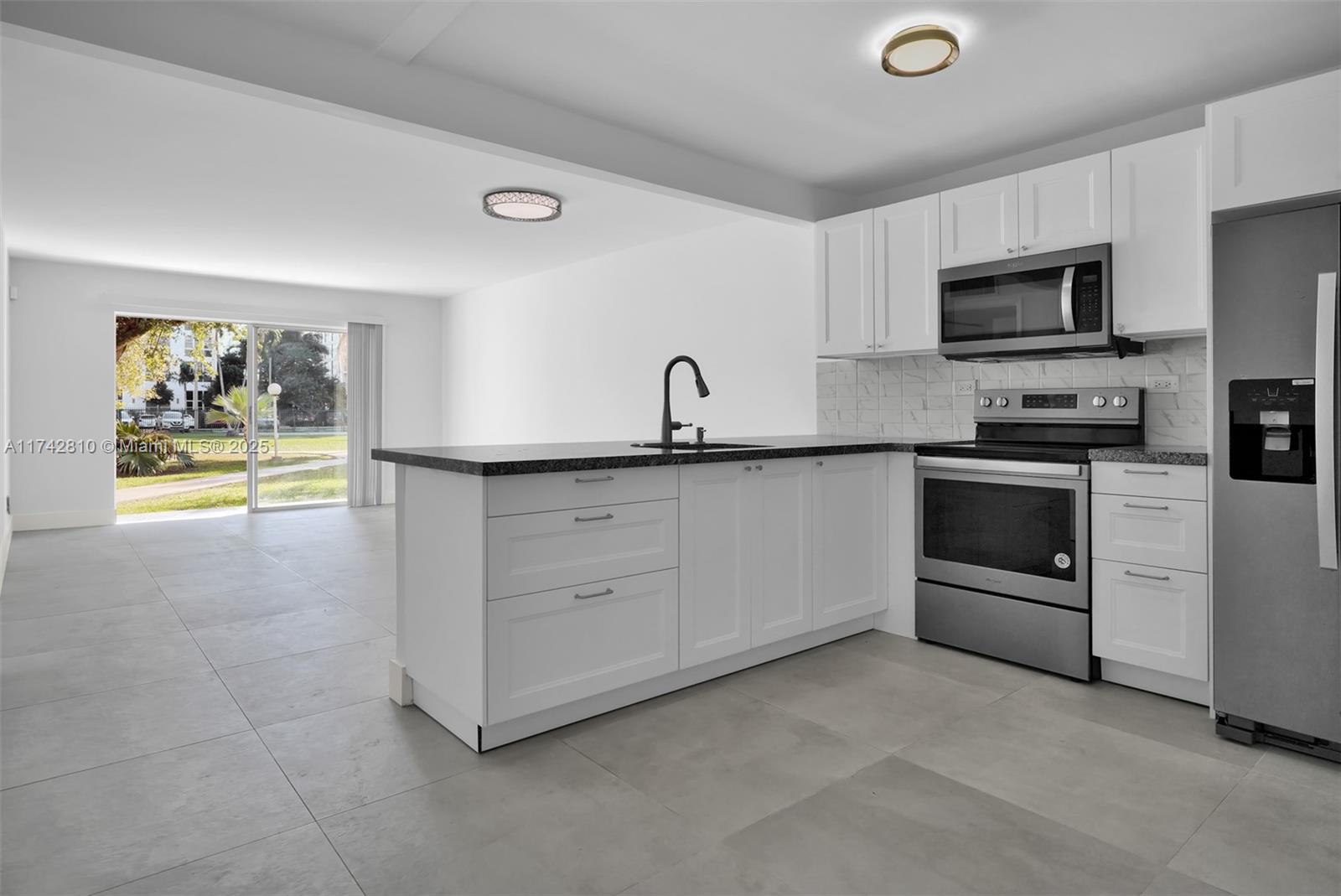 8107 Sw 72nd Ave 112E, Miami, Broward County, Florida - 1 Bedrooms  
2 Bathrooms - 