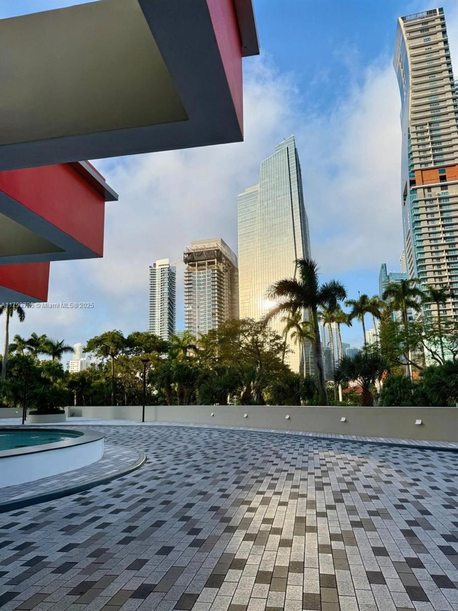 1581 Brickell Ave 1807