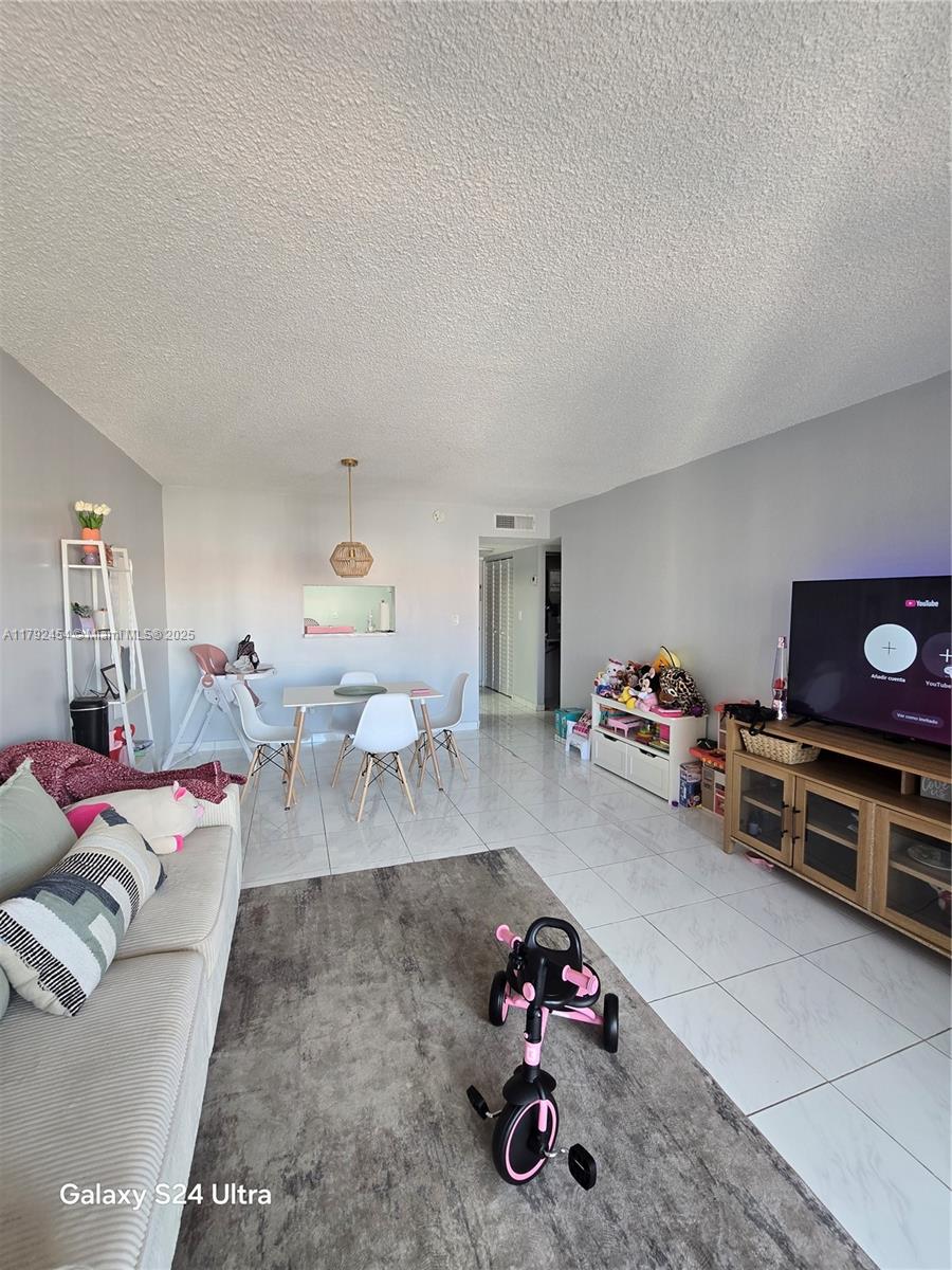 EL CID CONDO - Residential