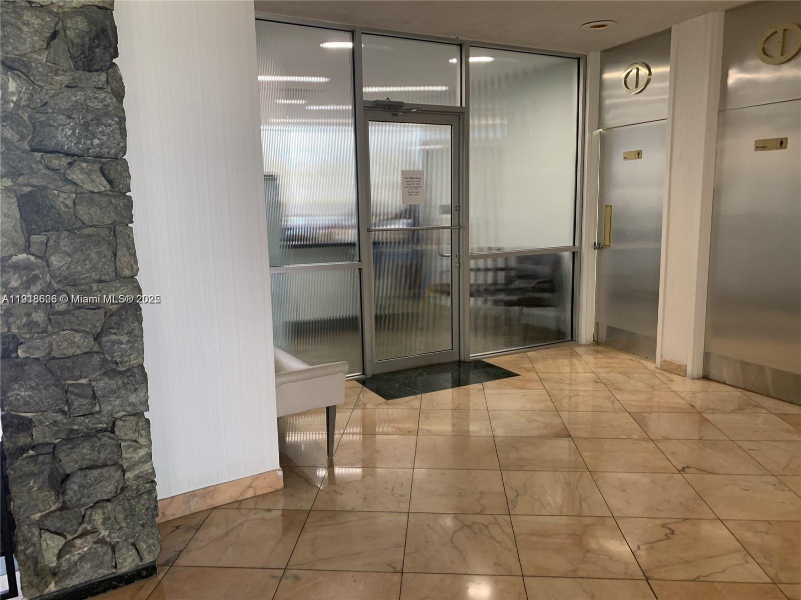 KING COLE CONDO - Residential