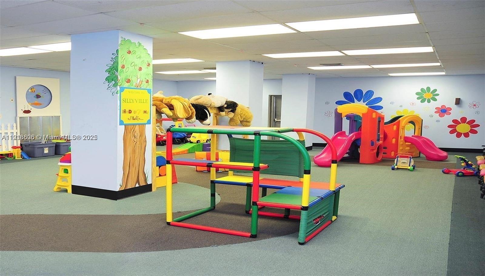 KING COLE CONDO - Residential