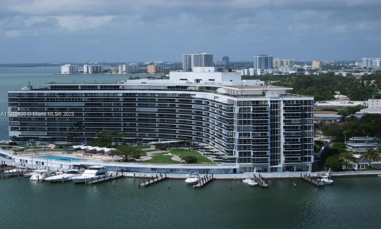 KING COLE CONDO - Residential