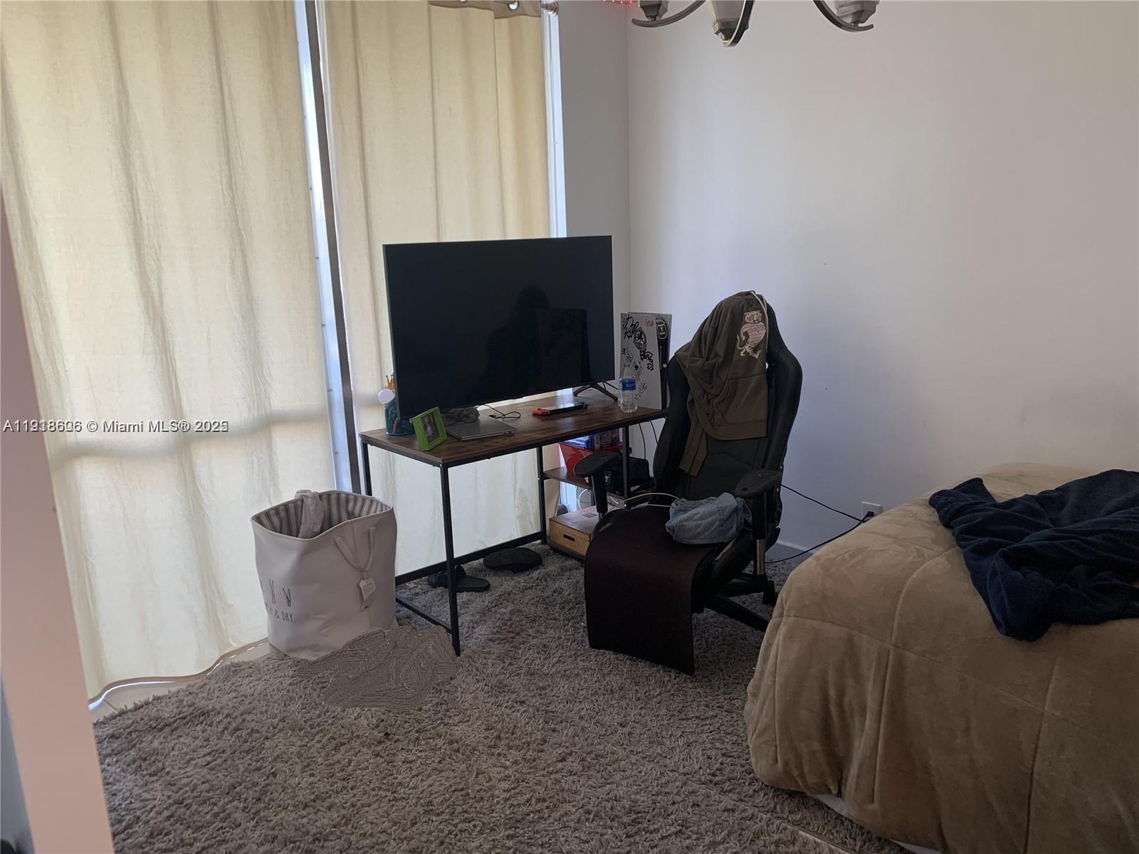 KING COLE CONDO - Residential