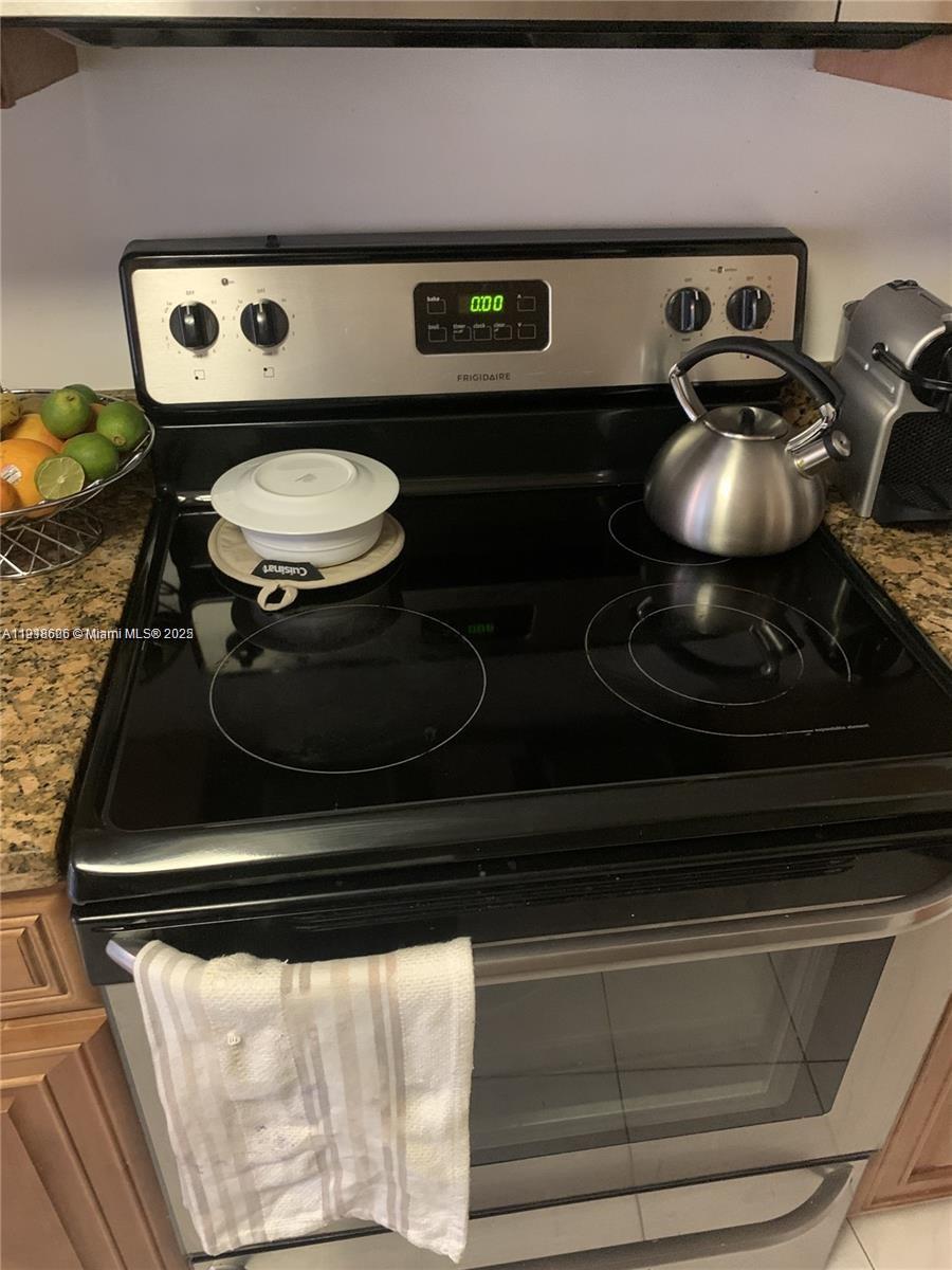 KING COLE CONDO - Residential