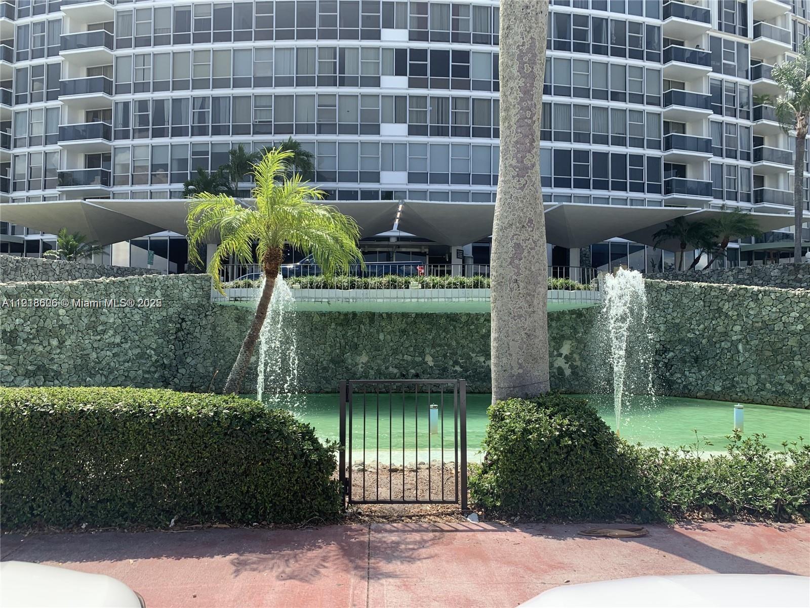 KING COLE CONDO - Residential