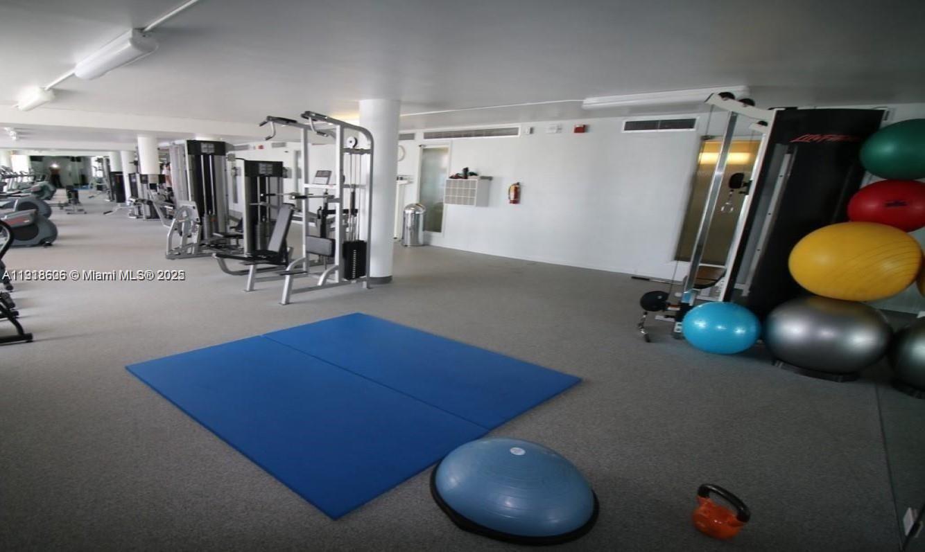 KING COLE CONDO - Residential