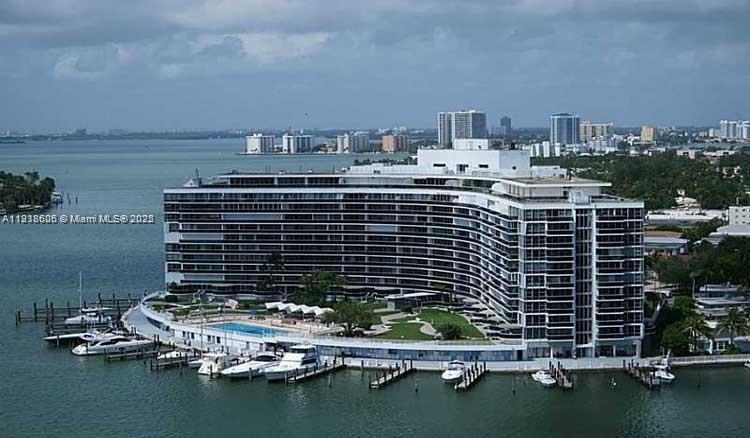 KING COLE CONDO - Residential