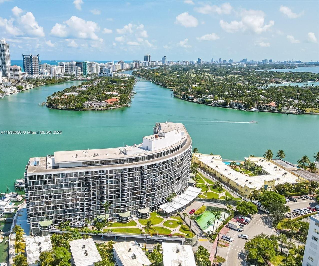 KING COLE CONDO - Residential