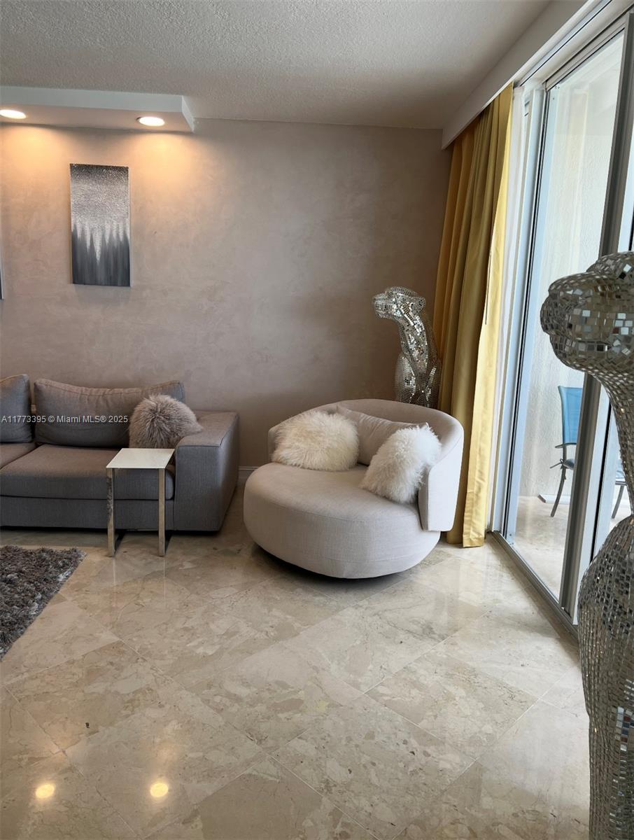 THE PINNACLE CONDO - Residential Lease