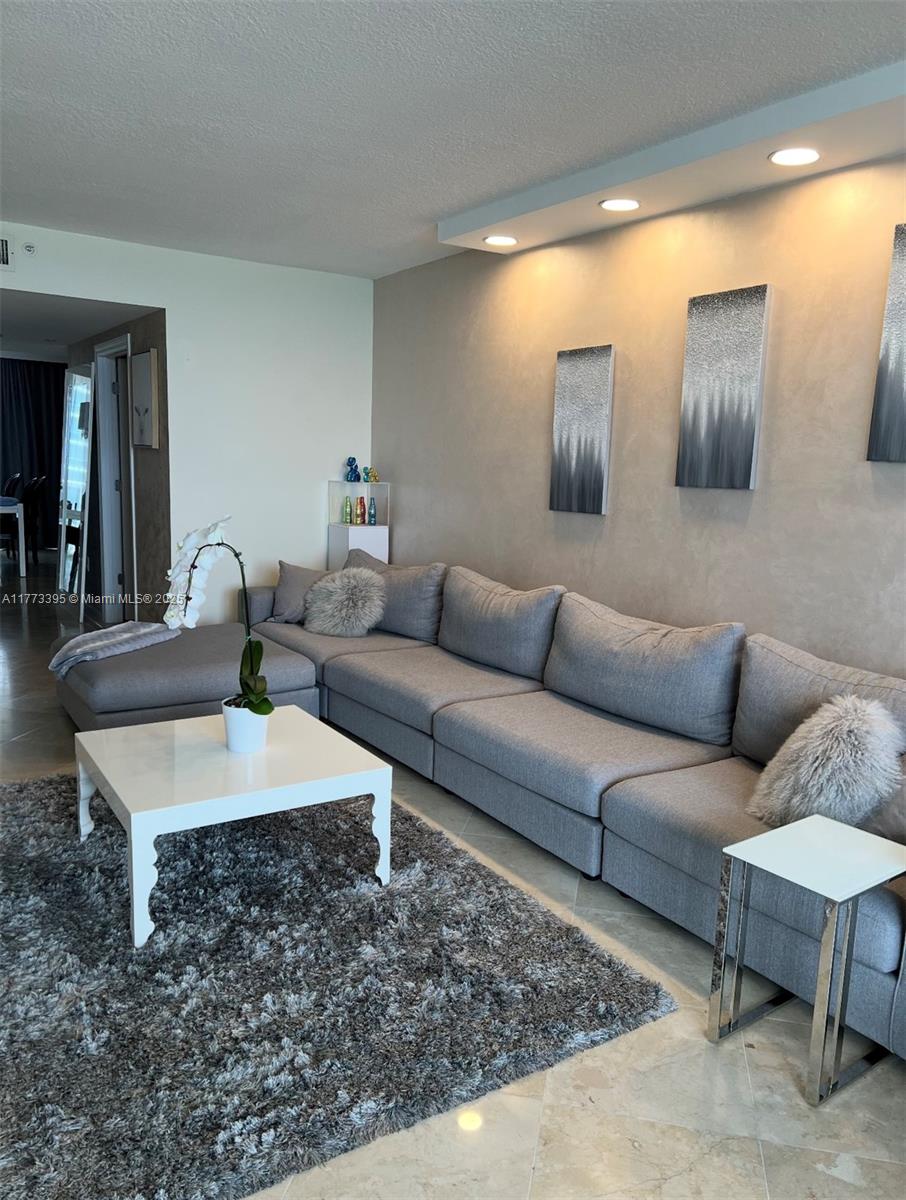 THE PINNACLE CONDO - Residential Lease