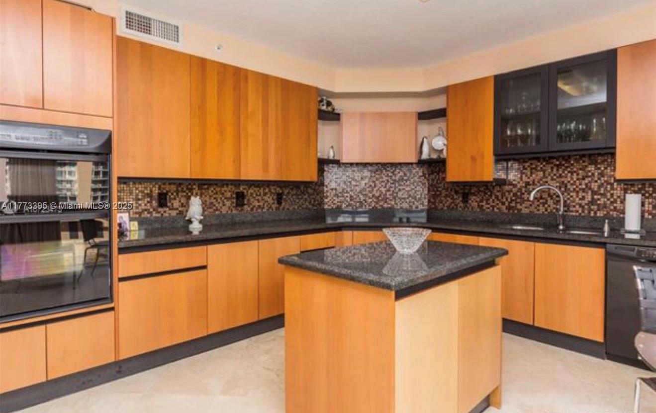 THE PINNACLE CONDO - Residential Lease