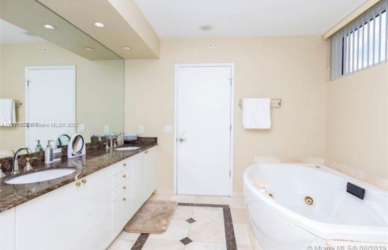 THE PINNACLE CONDO - Residential Lease