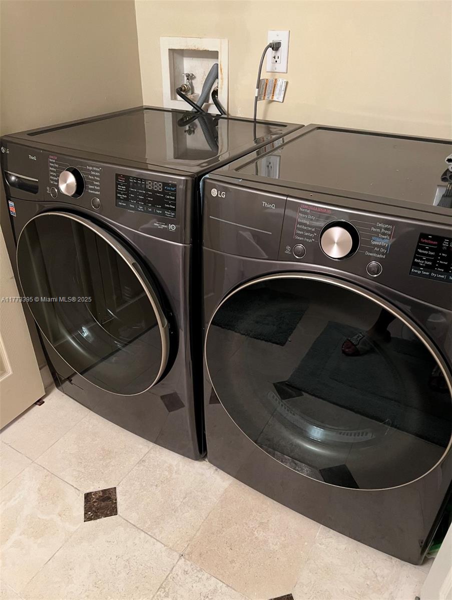 THE PINNACLE CONDO - Residential Lease