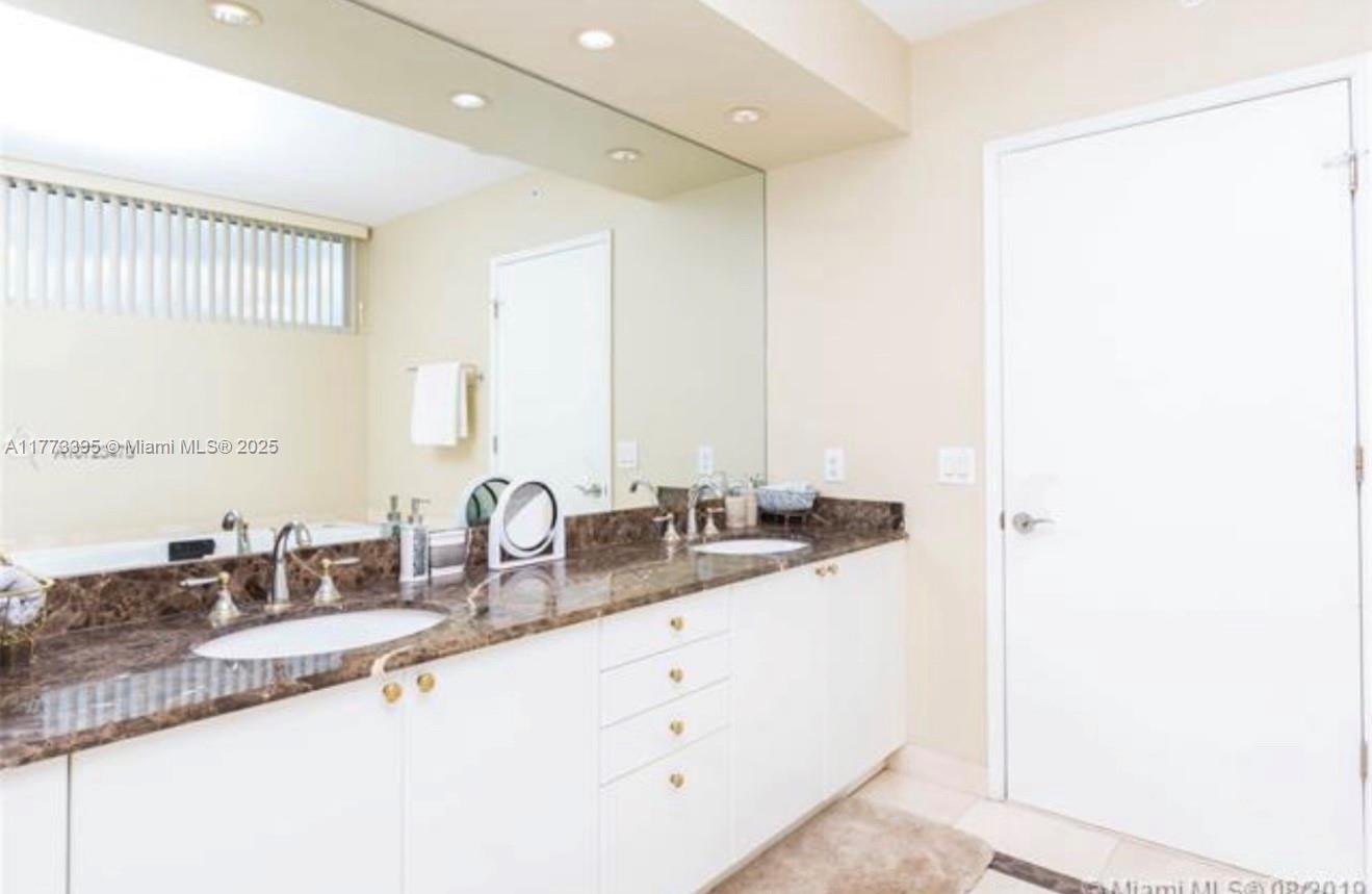 THE PINNACLE CONDO - Residential Lease