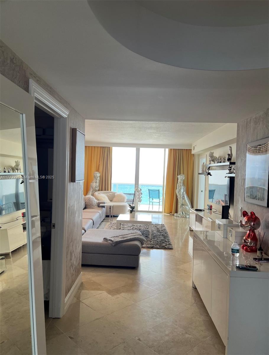 THE PINNACLE CONDO - Residential Lease