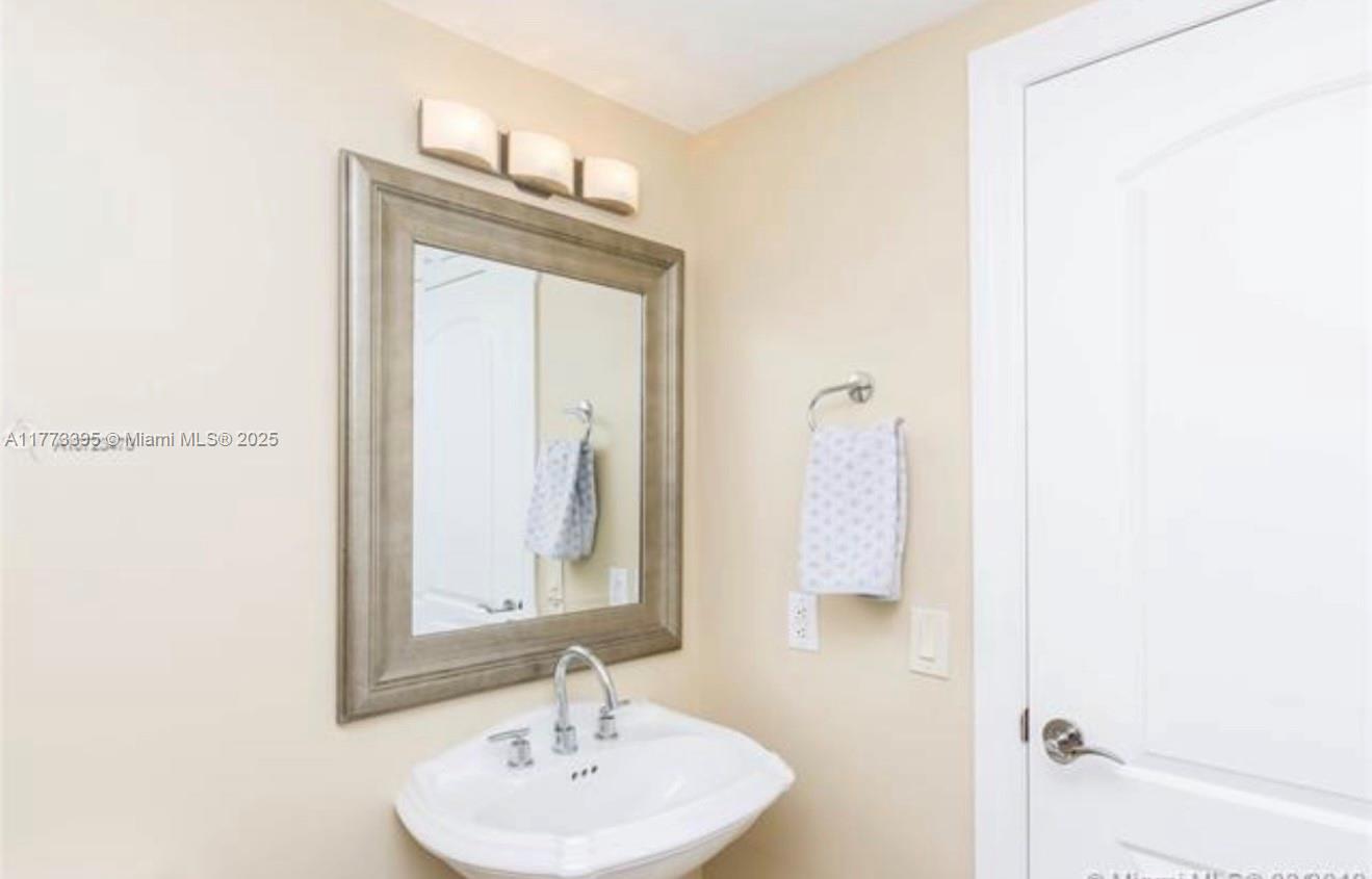 THE PINNACLE CONDO - Residential Lease