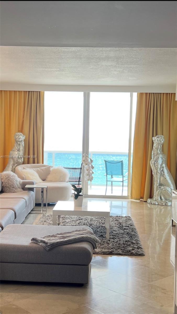 THE PINNACLE CONDO - Residential Lease