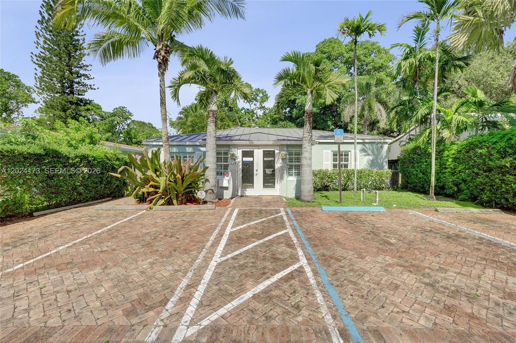 Photo of 423 SE 19th St, Fort Lauderdale, FL 33316 (MLS # A12024173)