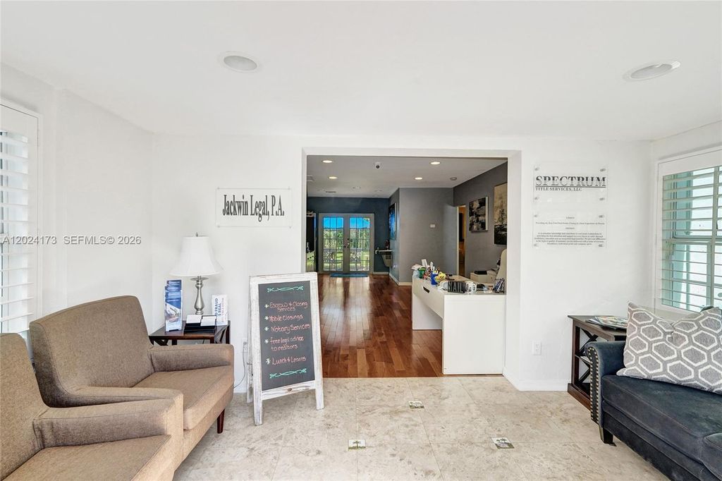 Photo of 423 SE 19th St, Fort Lauderdale, FL 33316 (MLS # A12024173)
