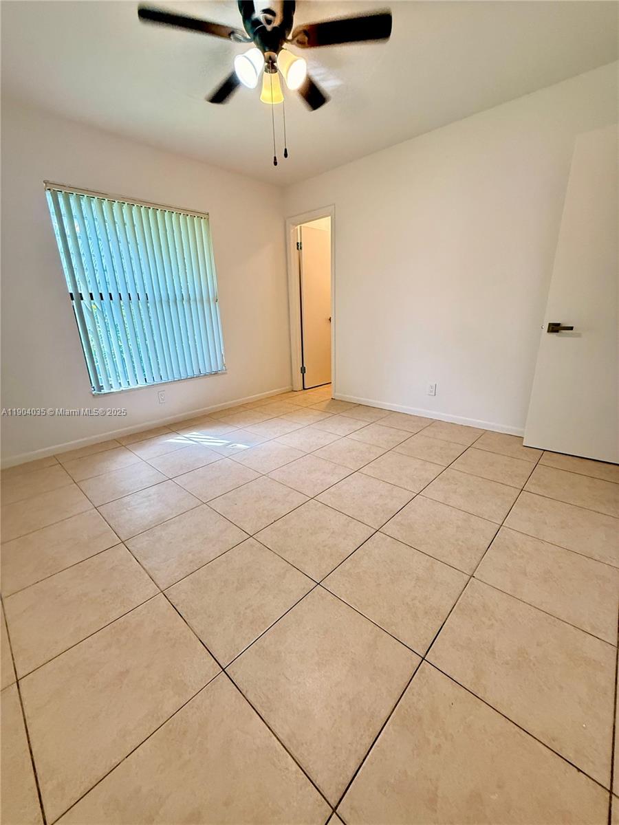 COLLINS PARC - Residential Lease