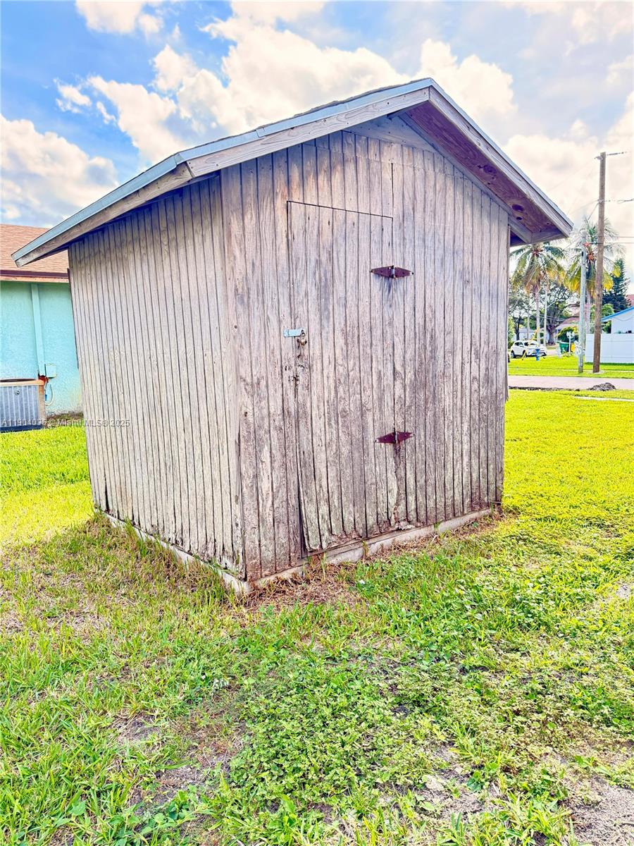 COLLINS PARC - Residential Lease