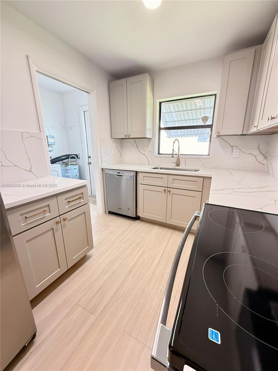 COLLINS PARC - Residential Lease